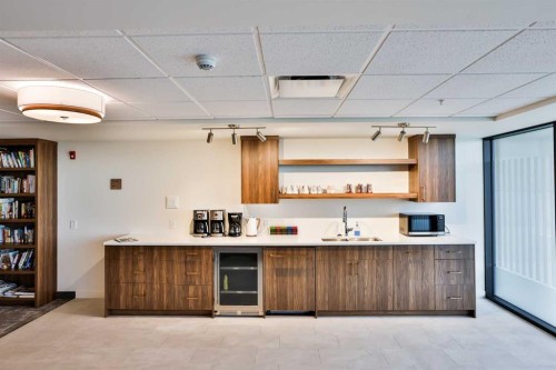 217-102 Scenic Drive North, Lethbridge, AB - Indoor