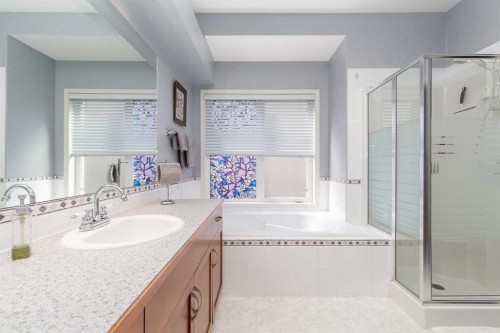 11 Salish Bay West, Lethbridge, AB - Indoor Photo Showing Bathroom