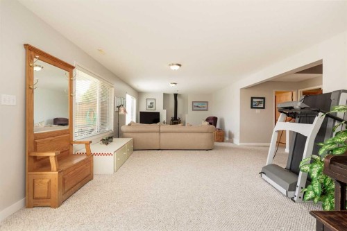 11 Salish Bay West, Lethbridge, AB - Indoor Photo Showing Gym Room