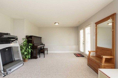 11 Salish Bay West, Lethbridge, AB - Indoor Photo Showing Other Room