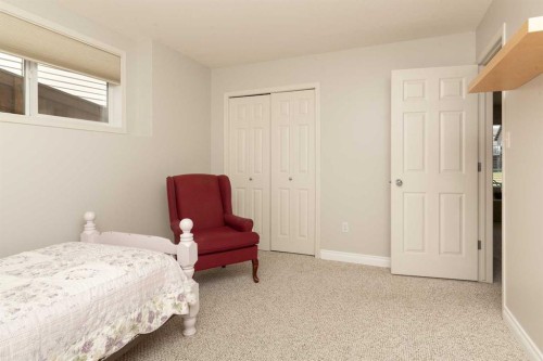 11 Salish Bay West, Lethbridge, AB - Indoor Photo Showing Bedroom