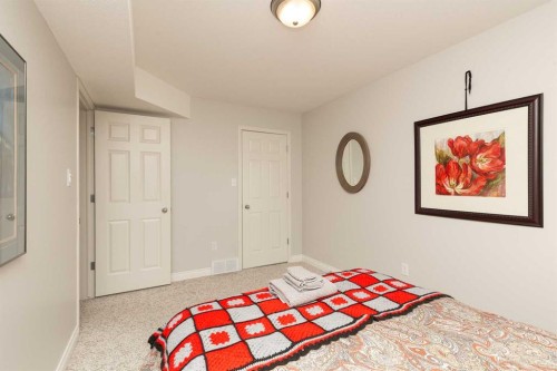 11 Salish Bay West, Lethbridge, AB - Indoor Photo Showing Bedroom