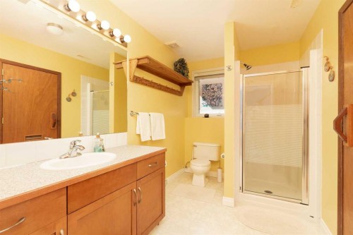 11 Salish Bay West, Lethbridge, AB - Indoor Photo Showing Bathroom