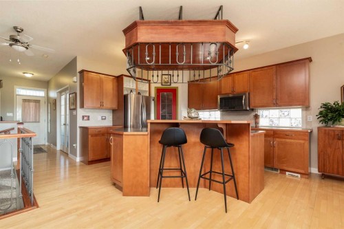 11 Salish Bay West, Lethbridge, AB - Indoor Photo Showing Kitchen