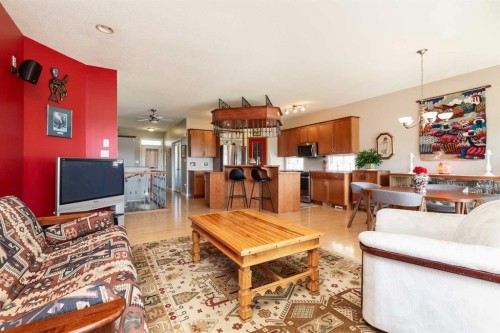 11 Salish Bay West, Lethbridge, AB - Indoor Photo Showing Living Room