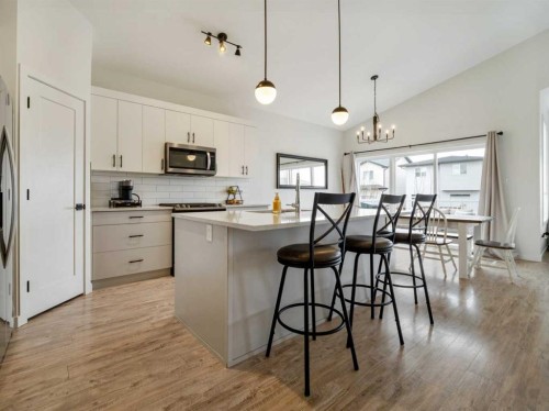 1373 Pacific Circle West, Lethbridge, AB - Indoor Photo Showing Kitchen With Upgraded Kitchen