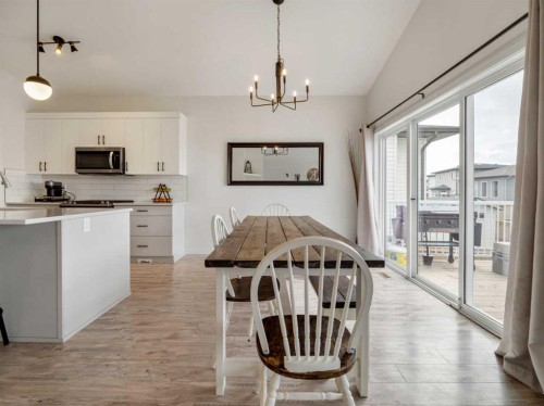 1373 Pacific Circle West, Lethbridge, AB - Indoor Photo Showing Kitchen