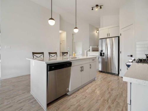 1373 Pacific Circle West, Lethbridge, AB - Indoor Photo Showing Kitchen