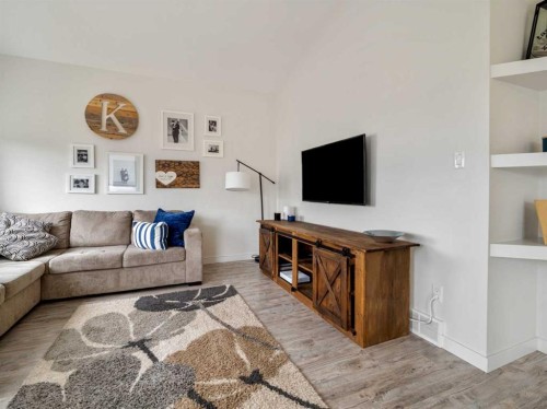 1373 Pacific Circle West, Lethbridge, AB - Indoor Photo Showing Living Room