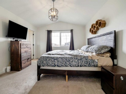 1373 Pacific Circle West, Lethbridge, AB - Indoor Photo Showing Bedroom