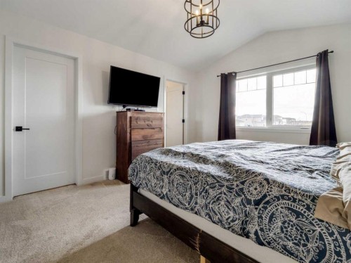 1373 Pacific Circle West, Lethbridge, AB - Indoor Photo Showing Bedroom