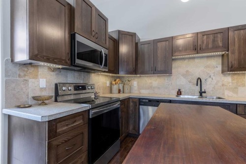 5-16 Sunridge Boulevard West, Lethbridge, AB - Indoor Photo Showing Kitchen With Upgraded Kitchen