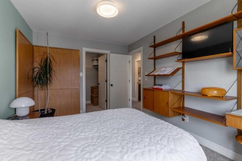 5-16 Sunridge Boulevard West, Lethbridge, AB - Indoor Photo Showing Bedroom