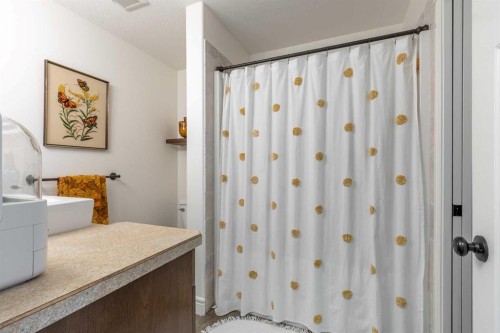 5-16 Sunridge Boulevard West, Lethbridge, AB - Indoor