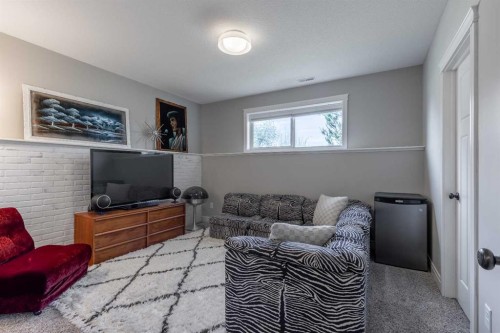 5-16 Sunridge Boulevard West, Lethbridge, AB - Indoor Photo Showing Other Room