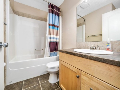 689 Blackfoot Terrace West, Lethbridge, AB - Indoor Photo Showing Bathroom