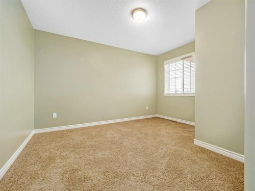 689 Blackfoot Terrace West, Lethbridge, AB - Indoor Photo Showing Other Room