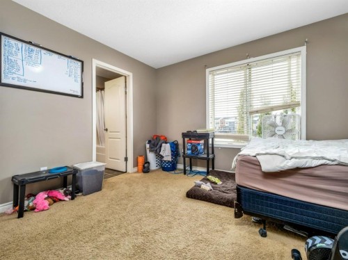 689 Blackfoot Terrace West, Lethbridge, AB - Indoor Photo Showing Bedroom