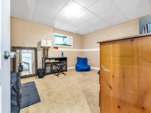 689 Blackfoot Terrace West, Lethbridge, AB - Indoor Photo Showing Other Room