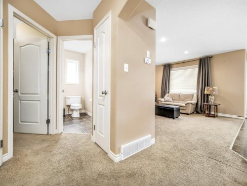 689 Blackfoot Terrace West, Lethbridge, AB - Indoor Photo Showing Other Room