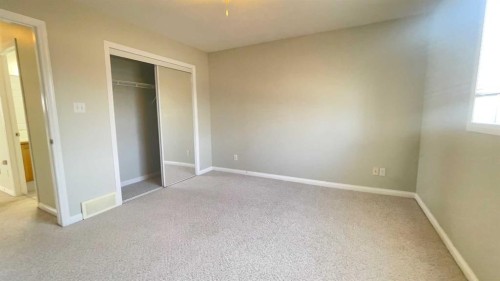 34 Blackfoot Road West, Lethbridge, AB - Indoor Photo Showing Other Room