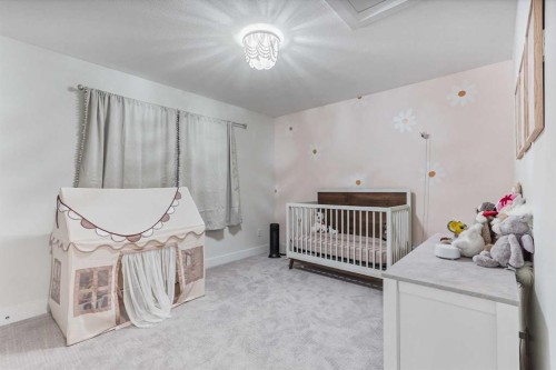 1544 Coalbanks Boulevard West, Lethbridge, AB - Indoor Photo Showing Bedroom