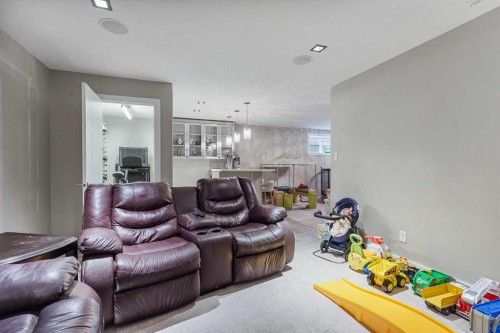 1544 Coalbanks Boulevard West, Lethbridge, AB - Indoor