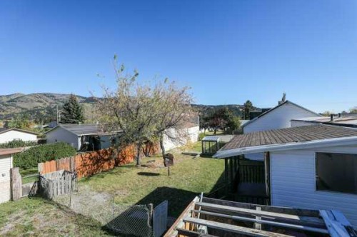 22720, 22718 8 Avenue, Hillcrest, AB - Outdoor