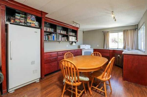 22720, 22718 8 Avenue, Hillcrest, AB - Indoor Photo Showing Dining Room