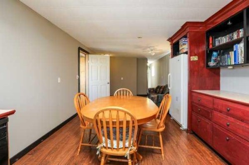 22720, 22718 8 Avenue, Hillcrest, AB - Indoor Photo Showing Dining Room