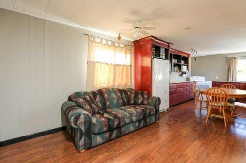 22720, 22718 8 Avenue, Hillcrest, AB - Indoor Photo Showing Living Room