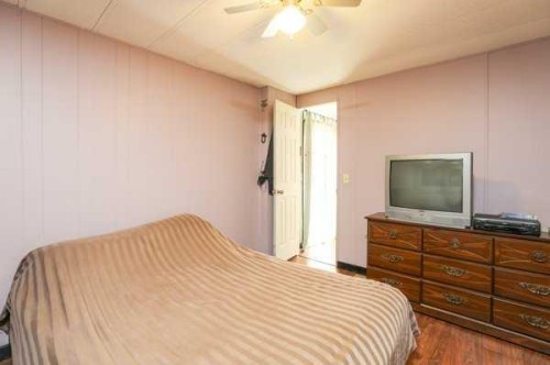 22720, 22718 8 Avenue, Hillcrest, AB - Indoor Photo Showing Bedroom