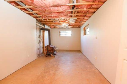 22720, 22718 8 Avenue, Hillcrest, AB - Indoor Photo Showing Basement