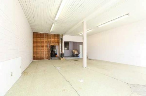 22720, 22718 8 Avenue, Hillcrest, AB - Indoor Photo Showing Other Room