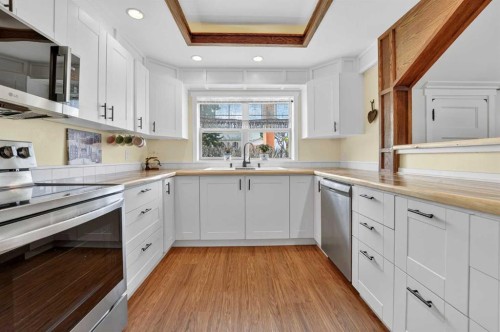 4717 2 Street West, Claresholm, AB - Indoor Photo Showing Kitchen