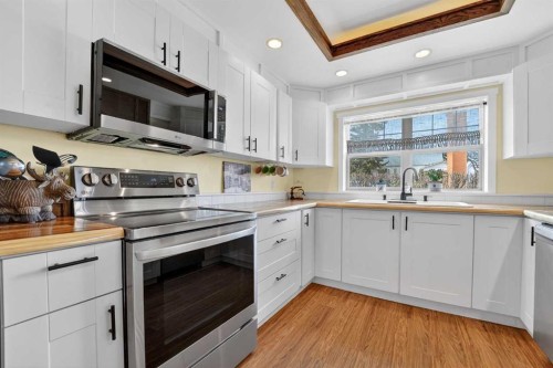 4717 2 Street West, Claresholm, AB - Indoor Photo Showing Kitchen