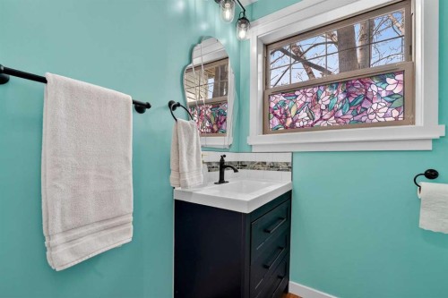 4717 2 Street West, Claresholm, AB - Indoor Photo Showing Bathroom