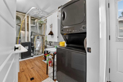 4717 2 Street West, Claresholm, AB - Indoor Photo Showing Laundry Room