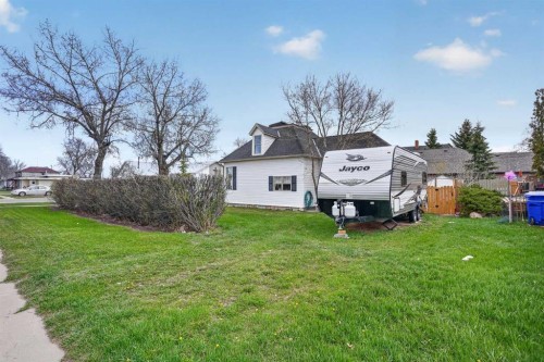 4717 2 Street West, Claresholm, AB - Outdoor