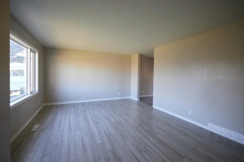 2501 13 Avenue North, Lethbridge, AB - Indoor Photo Showing Other Room