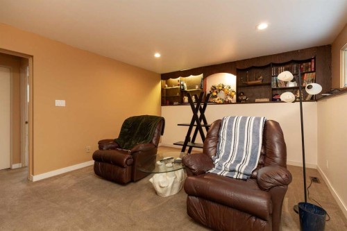 78 Pensacola Court West, Lethbridge, AB - Indoor Photo Showing Other Room