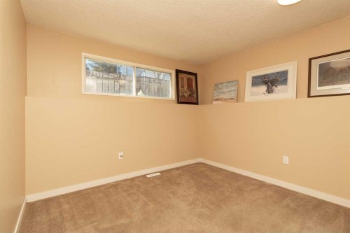 78 Pensacola Court West, Lethbridge, AB - Indoor Photo Showing Other Room