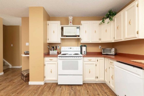 78 Pensacola Court West, Lethbridge, AB - Indoor Photo Showing Kitchen With Double Sink