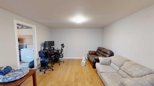 2119 17A Avenue, Coaldale, AB - Indoor