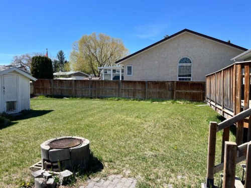 2119 17A Avenue, Coaldale, AB - Outdoor