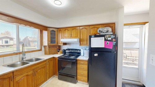 2119 17A Avenue, Coaldale, AB - Indoor Photo Showing Kitchen With Double Sink