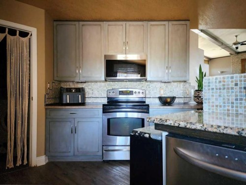 20 Deer Path Meadow, Fort Macleod, AB - Indoor Photo Showing Kitchen