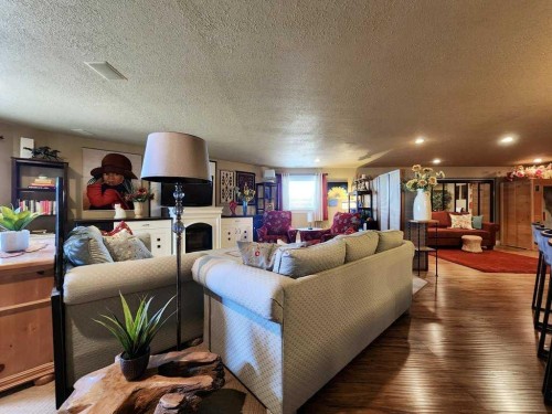 20 Deer Path Meadow, Fort Macleod, AB - Indoor Photo Showing Living Room