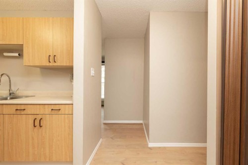 109-85 Foxbend Crescent North, Lethbridge, AB - Indoor