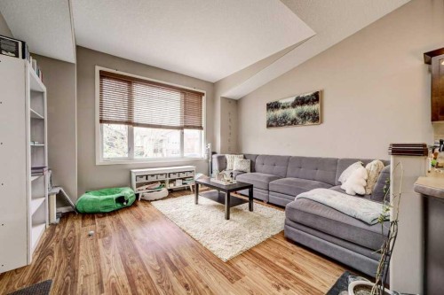 121 Mt Sundance Crescent West, Lethbridge, AB - Indoor Photo Showing Living Room